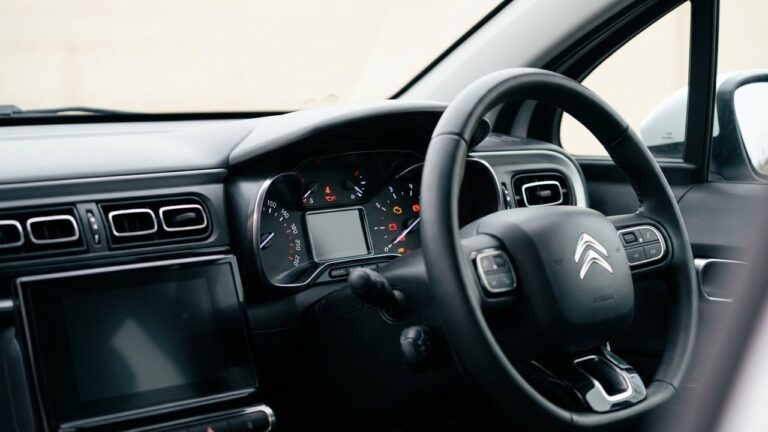 Tableau de bord Citroën C3 avec voyants allumés