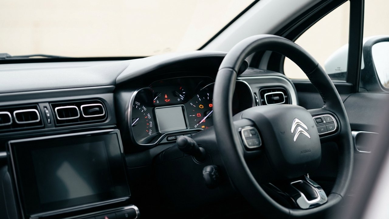 Tableau de bord Citroën C3 avec voyants allumés