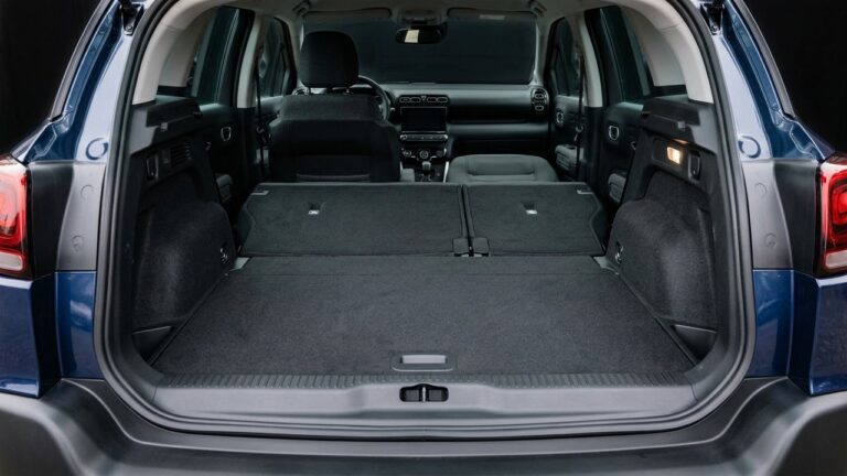 Vue du coffre du C3 Aircross avec les sièges arrière rabattus