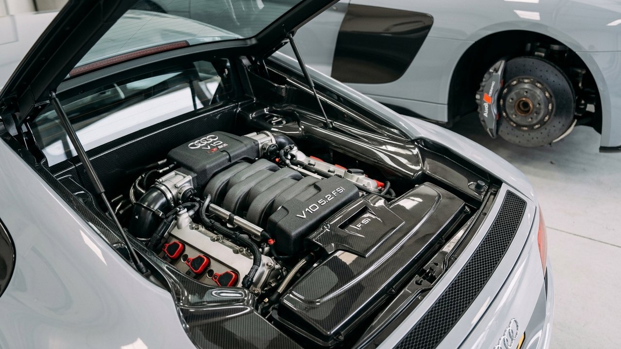 Moteur V10 atmosphérique de l'Audi R8 Performance avec freins carbone-céramique
