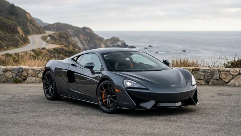 McLaren 570S coupé vue de trois-quarts avant