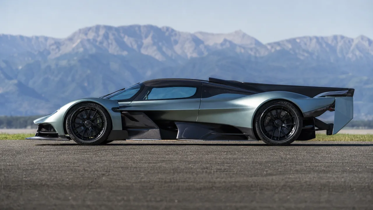 Aston Martin Valkyrie, hypercar V12 hybride de route