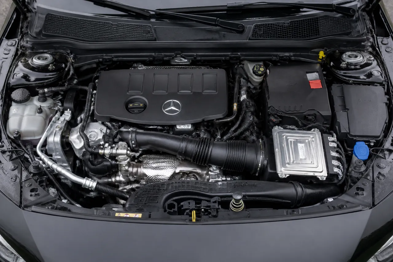 Moteur Mercedes de la Classe A 200d, pas Renault